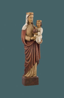 Our Lady Queen - White / Red - 51 Cm