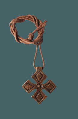 Small Cross Carved With Wire - Brown - 3,7 Cm