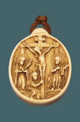 Crucifixion Medal - Ivory Resin - 5 Cm